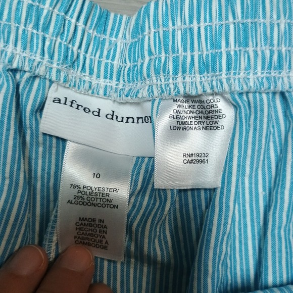Alfred Dunner Blue White Stripe Light Weight Capri Pants Size 10 - Picture 5 of 7